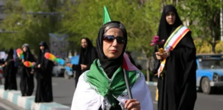 Mujeres iraníes manifiestan en Teherán