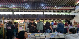 El Mercado de Libros Usados de la Filuc reunió a lectores de todas las edades en Valencia