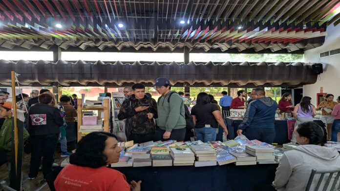 El Mercado de Libros Usados de la Filuc reunió a lectores de todas las edades en Valencia El Mercado de Libros Usados de la Filuc reunió a lectores de todas las edades en Valencia