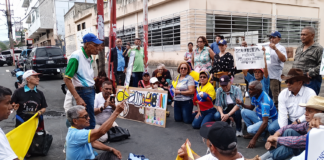 Jubilados exigen un pago igual al de los trabajadores activos