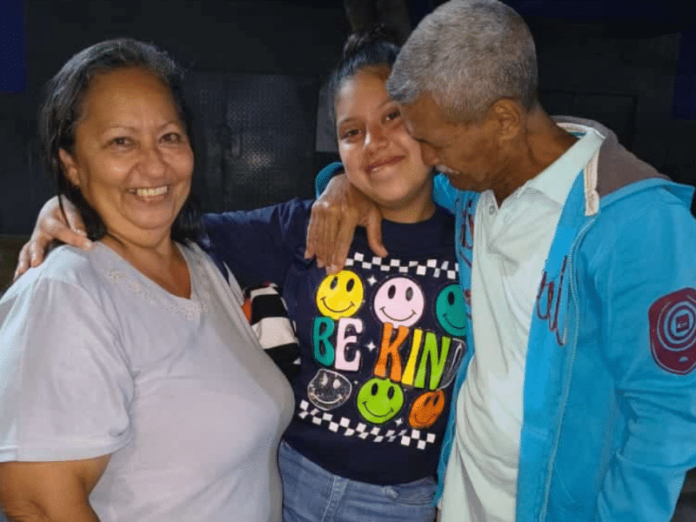 Samantha Hernández con su familia