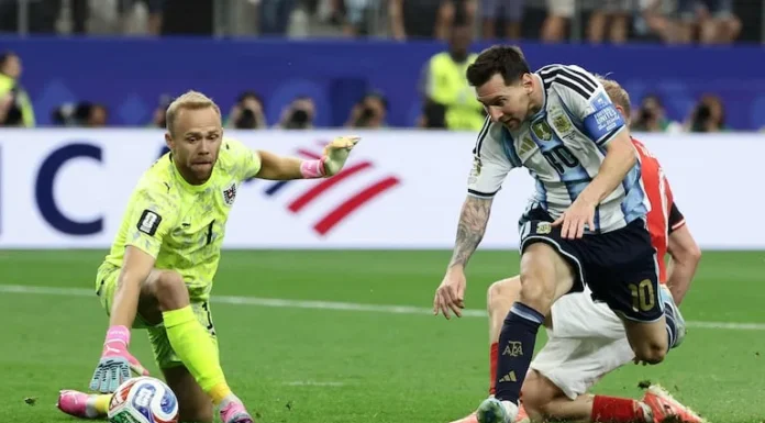 Argentina derrota a Austria con doblete histórico de Messi