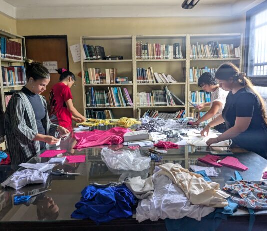 Costureras de Naguanagua se unen para confeccionar ropa interior para los afectados por los terremotos