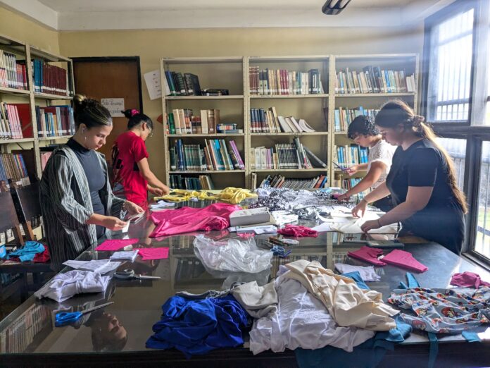 Costureras de Naguanagua se unen para confeccionar ropa interior para los afectados por los terremotos
