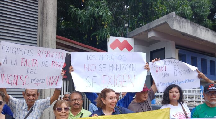 Jubilados de Cantv en Guárico protestan ante exclusión de un bono de 200 dólares que venían percibiendo