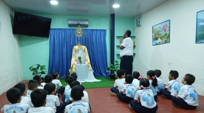 Santísimo Sacramento del Altar visitó colegio católico en San Juan de los Morros