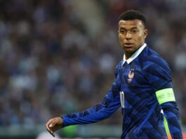 Francia clasifica con segundo doblete consecutivo de Mbappé