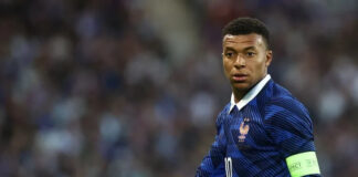 Francia clasifica con segundo doblete consecutivo de Mbappé