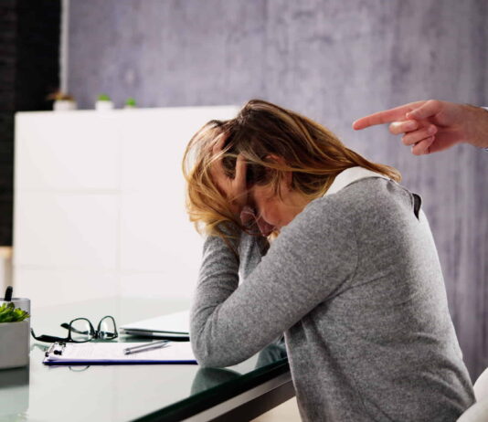 Especialistas alertan sobre la salud mental en el entorno laboral