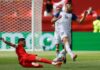 Canadá rescata un amargo empate ante Bosnia en su debut