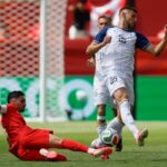 Canadá rescata un amargo empate ante Bosnia en su debut