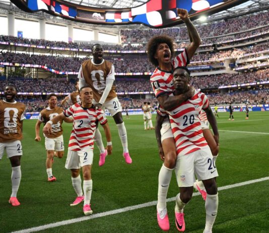 EE.UU. impone su ley y firma la primera goleada del Mundial contra Paraguay