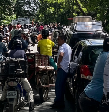 Cierre anticipado de la frontera deja a decenas de venezolanos varados en Arauca