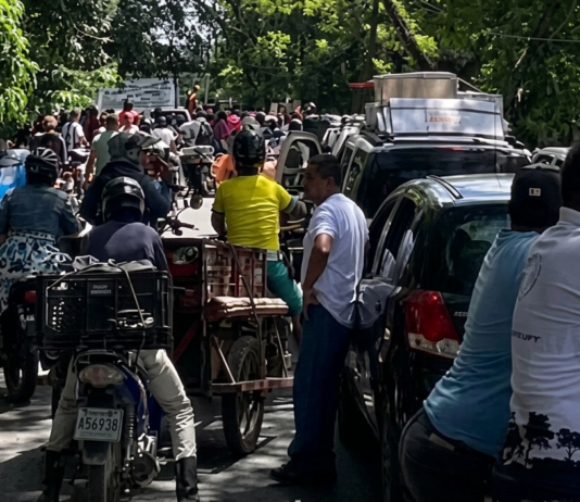 Cierre anticipado de la frontera deja a decenas de venezolanos varados en Arauca
