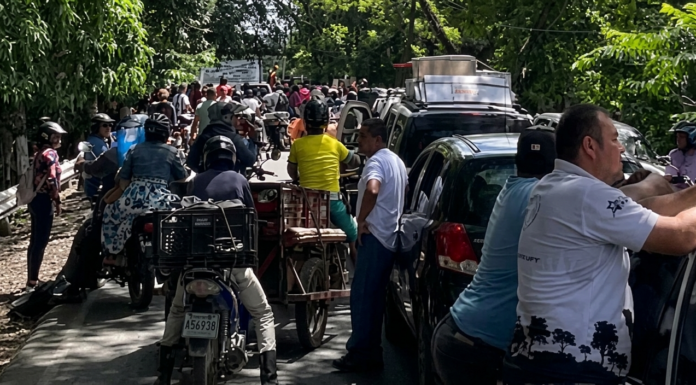 Cierre anticipado de la frontera deja a decenas de venezolanos varados en Arauca