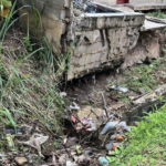 Desborde de un caño en Maturín deja una casa a punto de colapsar