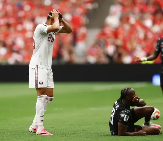 El canadiense Ismaël Koné sufre una terrible lesión frente a Catar
