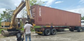 Llegan contenedores para reforzar el dique de contención en la curva número tres de Guasdualito