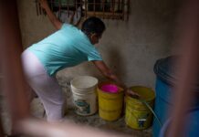 Cortes eléctricos empeoran la escasez de agua en el país