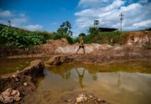Ex ministro de Ambiente: Apagar las industrias seducidos por el oro destruyó Guayana