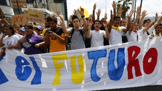 Democracia: ¿cómo enamorar a los jóvenes? Democracia y jóvenes