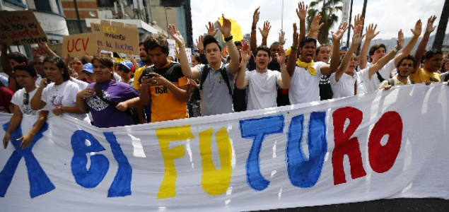 Democracia y jóvenes Democracia y jóvenes