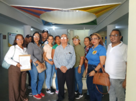 Docentes de El Nula reclaman en San Fernando por suspensión de sueldos desde hace un año Maestros de El Nula