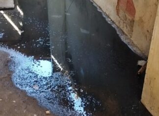 En el sector Mi Esperanza de Maracaibo tienen un año conviviendo con aguas residuales