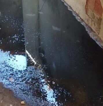 En el sector Mi Esperanza de Maracaibo tienen un año conviviendo con aguas residuales
