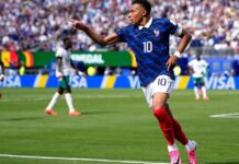 Francia impone su jerarquía ante Senegal con un Mbappé estelar