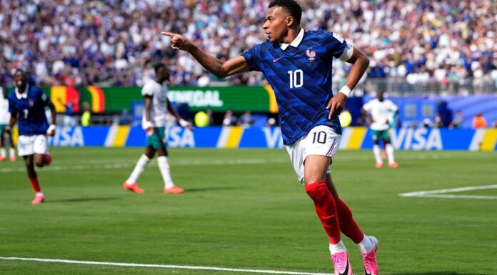 Francia impone su jerarquía ante Senegal con un Mbappé estelar