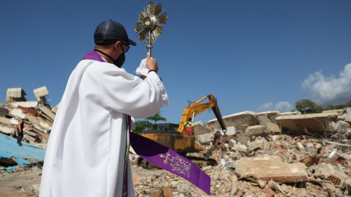 Llaman a mantener el apoyo humanitario y espiritual a los afectados por los terremotos