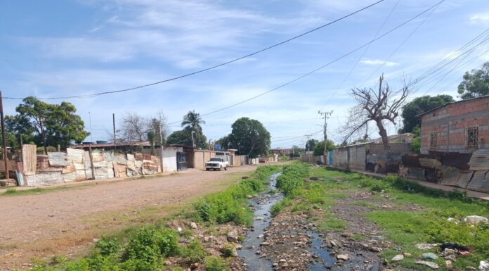 En el sector Rómulo Gallegos de Maracaibo hay un bote de aguas servidas desde hace 10 años