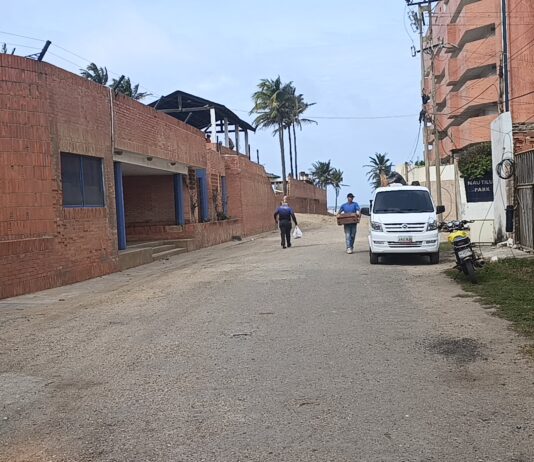 Sin casas y sin turismo: así sobreviven en Tucacas a un mes del doble terremoto