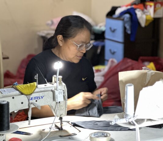 Costureras guayanesas confeccionan y envían piezas de ropa íntima para víctimas de terremotos