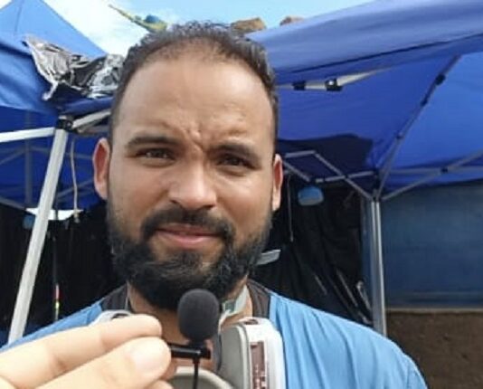 Veterinarios atienden a mascotas tras los terremotos en La Guaira