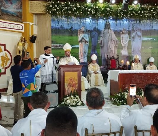 Monseñor Álvarez se ordena como segundo obispo de Guasdualito