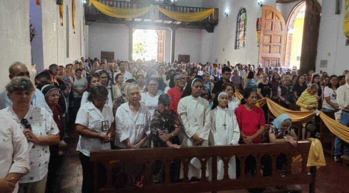 Devotos de la Virgen del Carmen en Mérida se congregaron para orar por las víctimas del terremoto