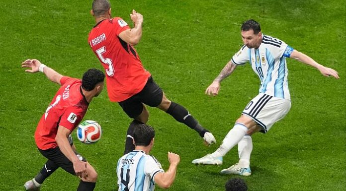 Argentina remonta a Egipto y avanza a cuartos de final