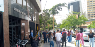 Volvió a temblar en zonas de Caracas, Miranda y La Guaira Trabajadores de edificios en la parroquia Altagracia, Caracas