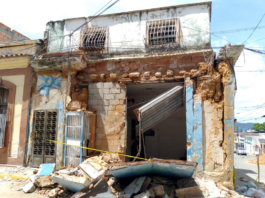 Ingenieros civiles inician inspección visual de edificios afectados por terremotos en Caracas Vivienda en La Pastora, Caracas
