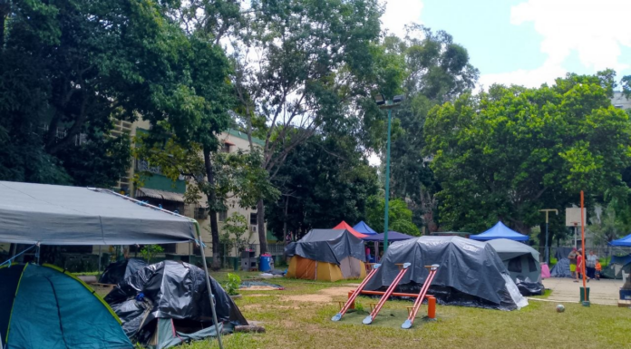 Centro de acopio de Coche necesita más insumos para los damnificados Campamento en Coche, Caracas