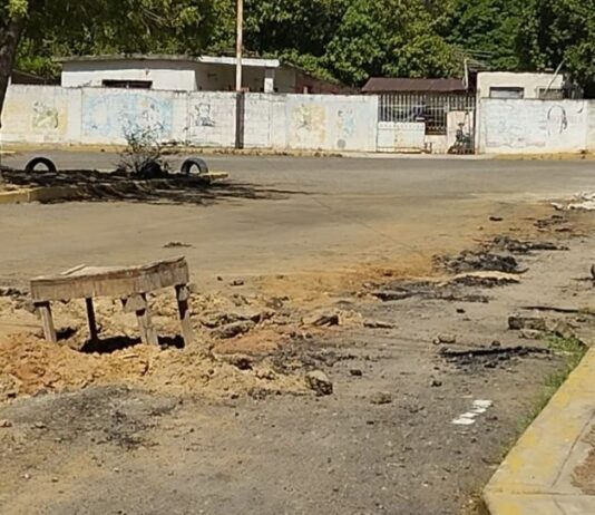 Deterioro vial en el barrio Andrés Eloy Blanco de Maracaibo afecta el tránsito y las viviendas