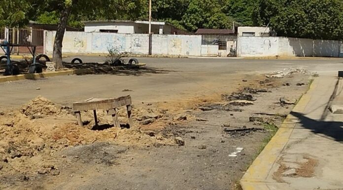 Deterioro vial en el barrio Andrés Eloy Blanco de Maracaibo afecta el tránsito y las viviendas